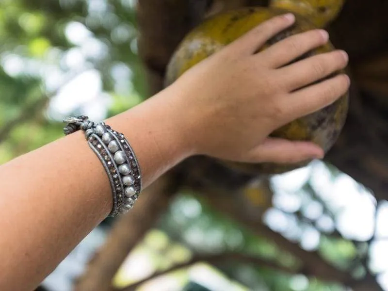 Cuff Bracelet Eleganza Pearls Light Grey