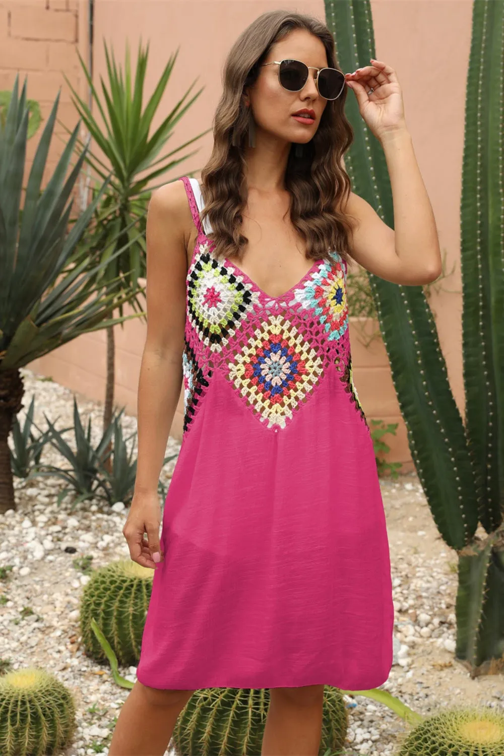 Geometrisches Kleid mit V-Ausschnitt und Spaghettiträgern im Sunset Vacation-Stil