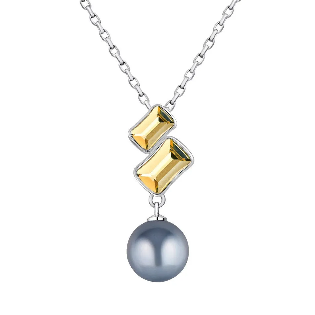 The unique grey pearl necklace