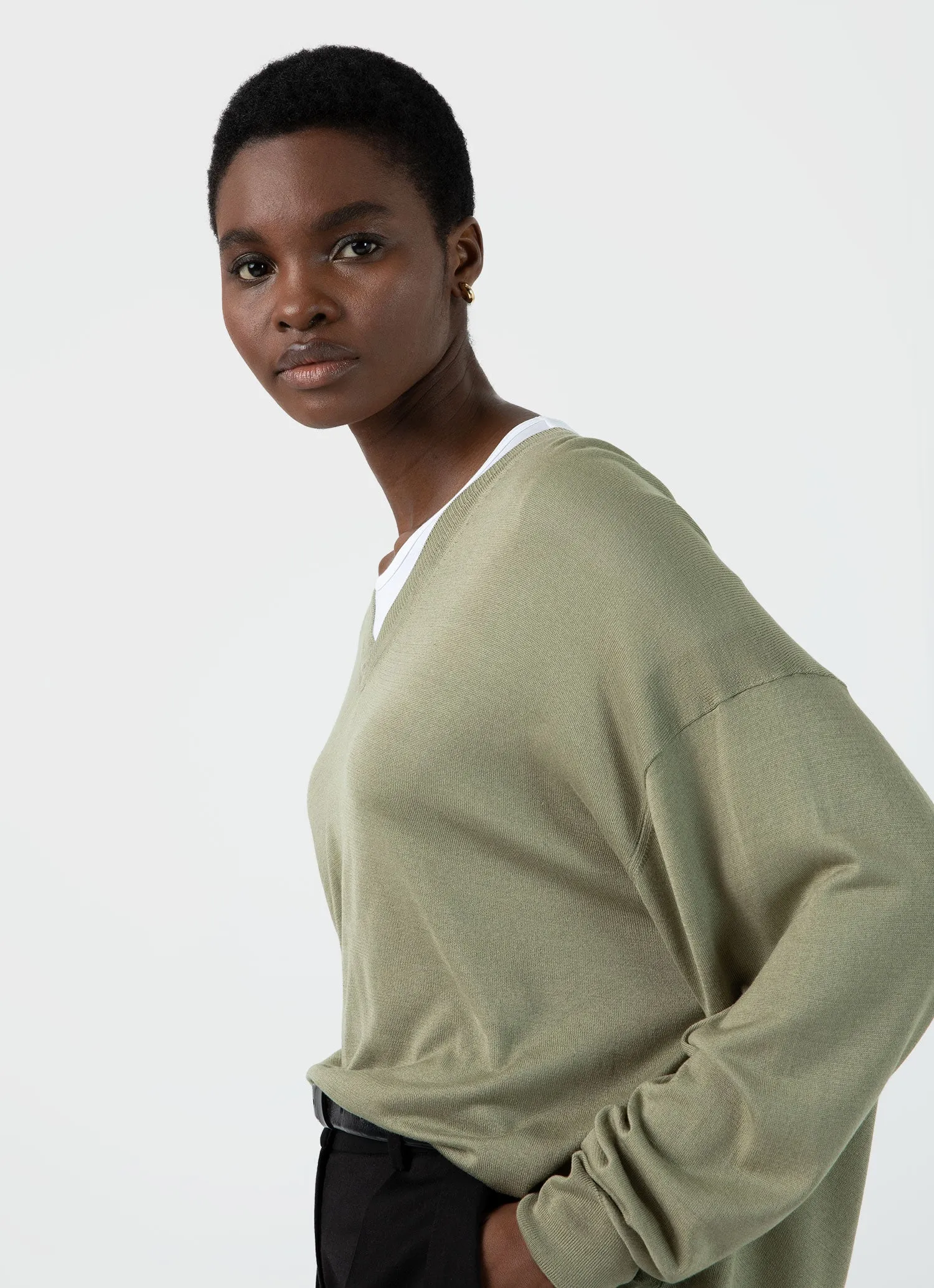 Women's Relaxed Mulberry Silk V-neck Jumper in Pale Khaki