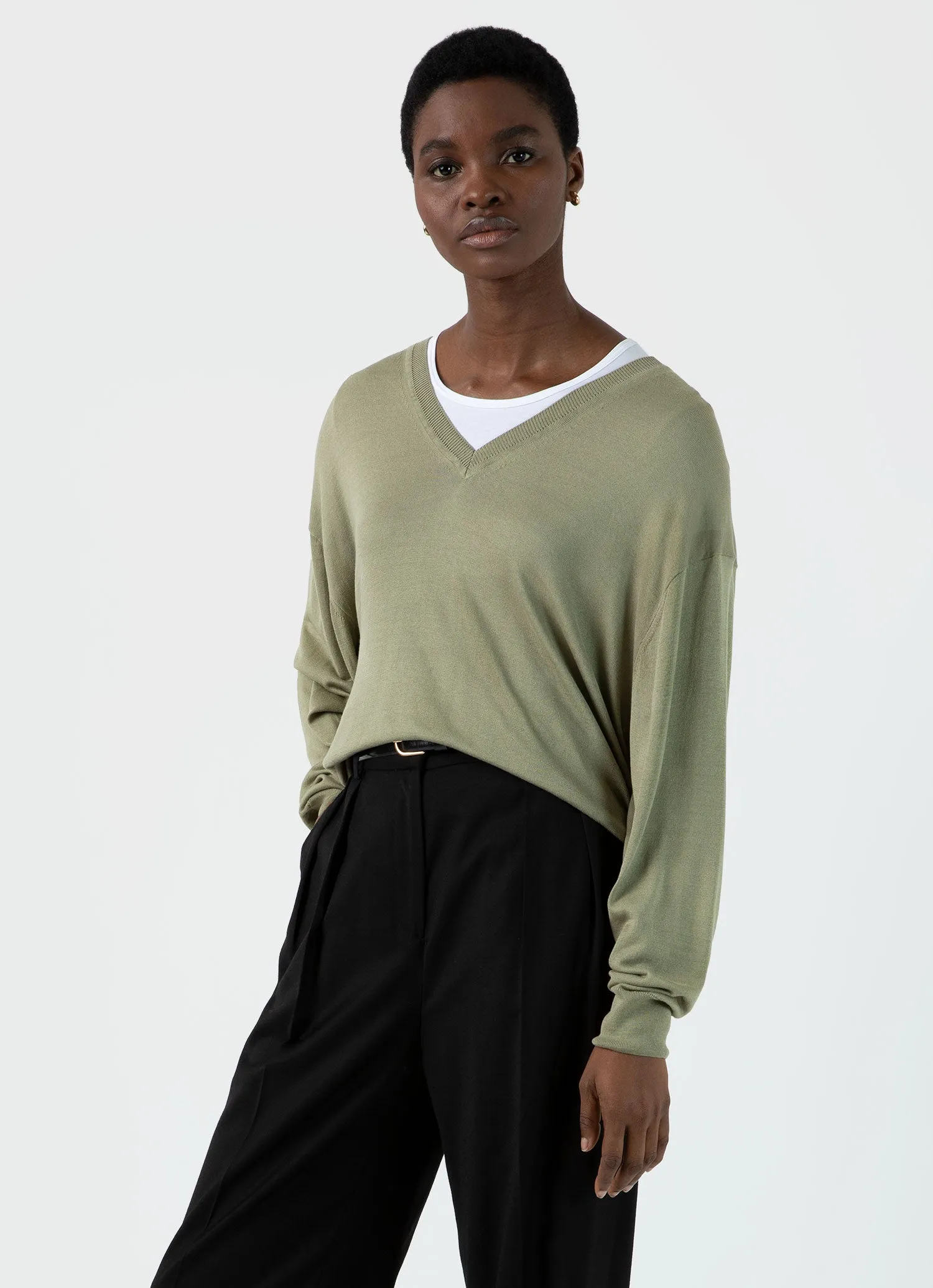 Women's Relaxed Mulberry Silk V-neck Jumper in Pale Khaki